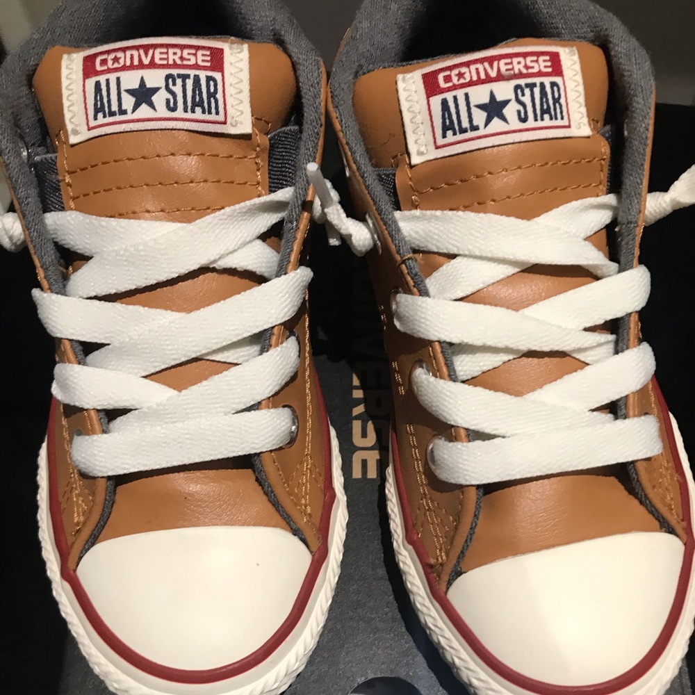 Kids chuck taylors